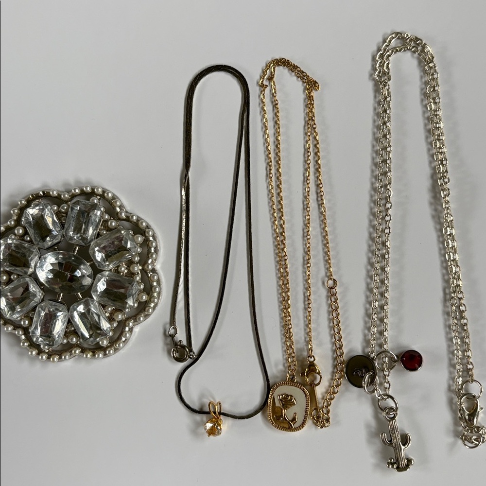 Mixed necklaces and pendant